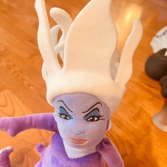 Disney the little mermaid the musical Ursula plush 15” excellent condition - Picture 2 of 6